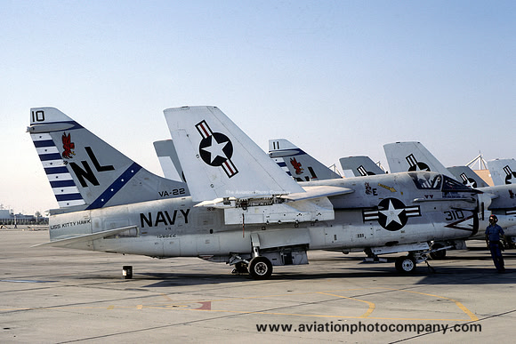 US Navy VA-22 LTV A-7E Corsair 158822/NL-310 (1980)