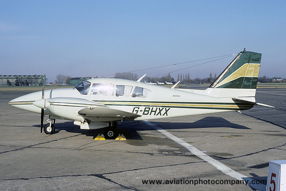 Piper PA-23-250 Aztec E G-BHXX (1985)