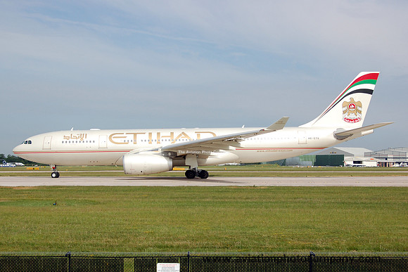 Etihad Airways Airbus A330-243 A6-EYG at Manchester (2006)