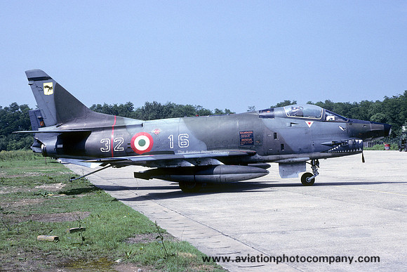Italian Air Force 32 Stormo FIAT G-91Y MM6477/32-16 (1990)