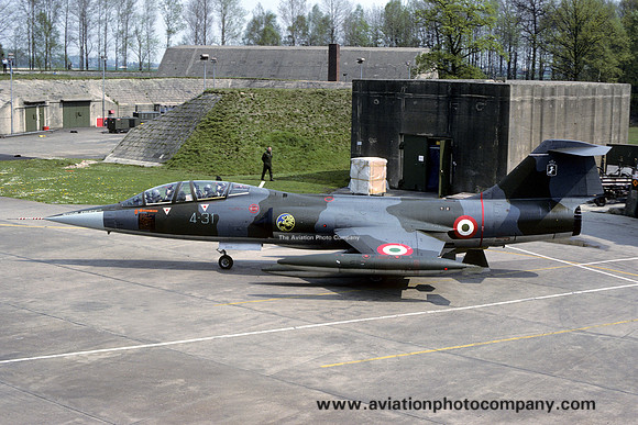 Italian Air Force 4 Stormo Lockheed TF-104G Starfighter MM54235/4-31 (1990)