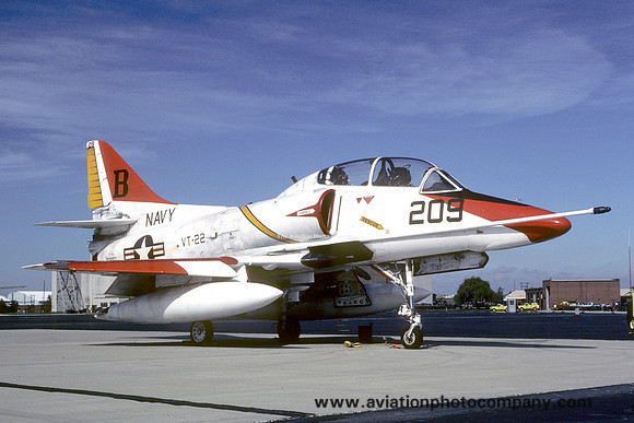 US Navy VT-22 Douglas TA-4J Skyhawk 155107/B-209 (1985)