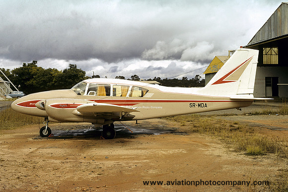 Piper PA-23-250 Aztec B 5R-MDA (1971)