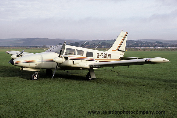 Piper PA-34-200 Seneca G-BGLW (1985)
