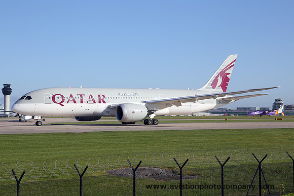 Qatar Airways Boeing 787-8 A7-BCT at Manchester IAP (2017)