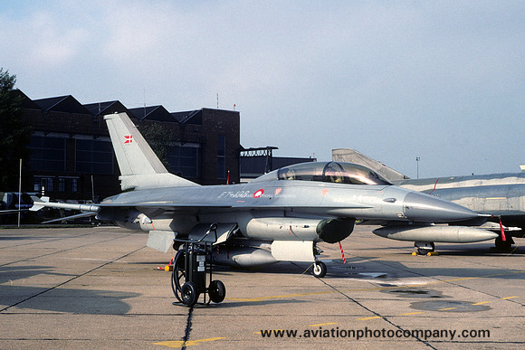 Danish Air Force Esk 726 GD F-16B Fighting Falcon ET-198 (1991)