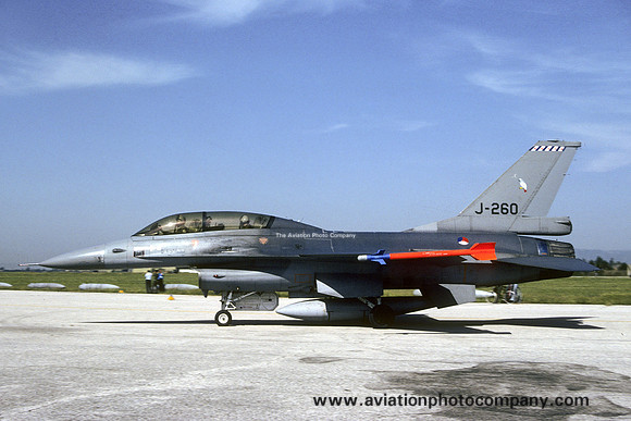 Dutch Air Force 322 Squadron GD F-16B Fighting Falcon J-260 (1991)
