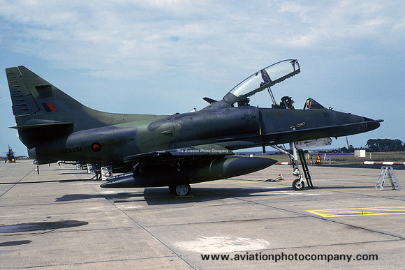 RNZAF 75 Squadron Douglas TA-4K Skyhawk NZ6251 (1991)