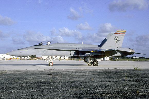 US Marines VMFA-312 McDonnell Douglas F/A-18A Hornet 163172/DR-08 (1988)