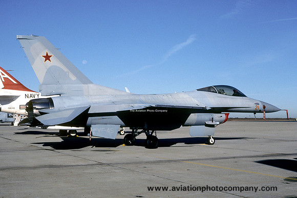 US Navy VF-45 GD F-16N 163570/AD-21 (1988)