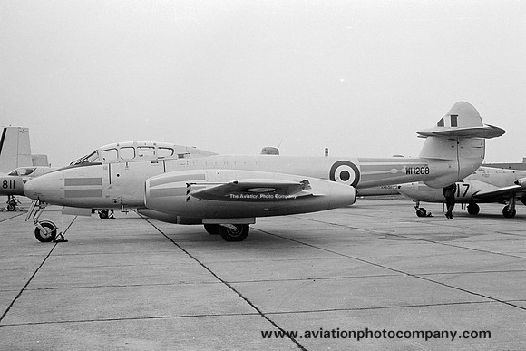RAF 5 MU Gloster Meteor T.7 WH208 (1966)