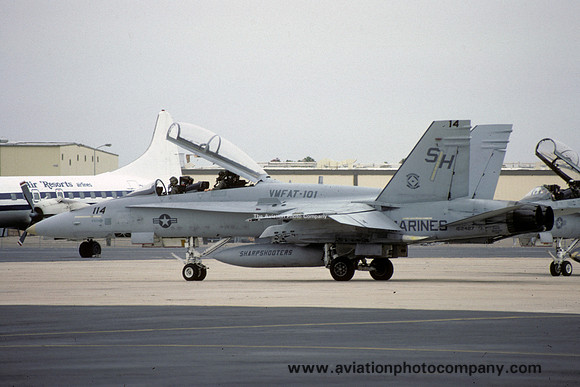 US Marines VMFAT-101 McDonnell Douglas F/A-18B Hornet 162427/SH-114 (1991)
