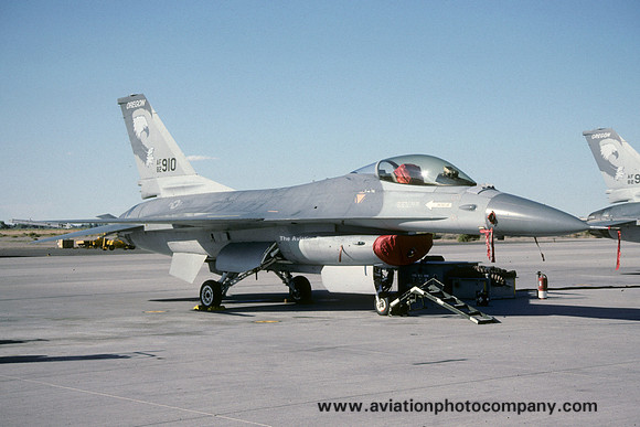 USAF Oregon Air National Guard 114th Tactical Fighter Training Squadron GD F-16A Fighting Falcon 82-0910 (1991)