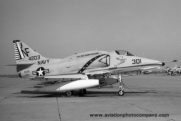 US Navy VA-22 Douglas A-4F Skyhawk 154203/NF-301 (1972)