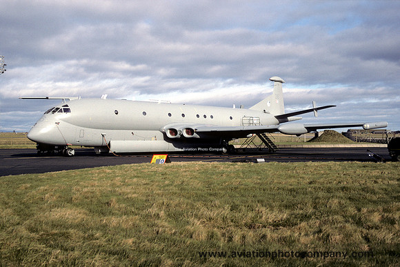 RAF Kinloss Strike Wing Hawker Siddeley Nimrod MR.2 XV236 (1998)