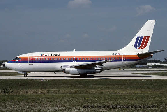 United Airlines Boeing 737-222 N9071U (1986)