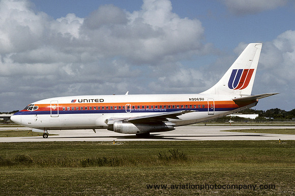United Airlines Boeing 737-222 N9069U (1985)