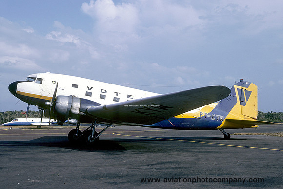 Votec Douglas C-47D PT-KYW (1983)