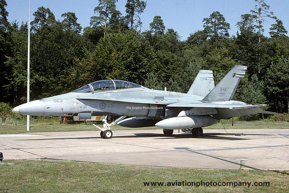 Canadian Air Force 1 CAG McDonnell Douglas CF-188B Hornet 188923 (1991)
