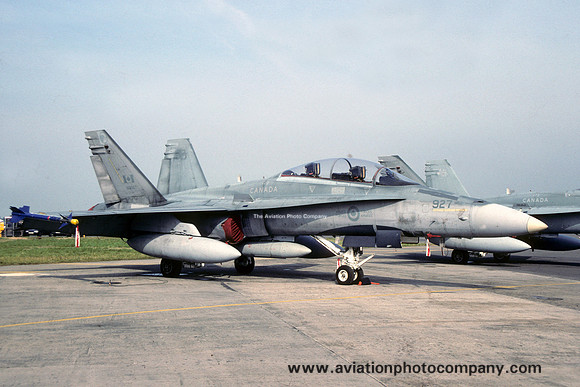 Canadian Air Force 409 Squadron McDonnell Douglas CF-188B Hornet 188927 (1991)