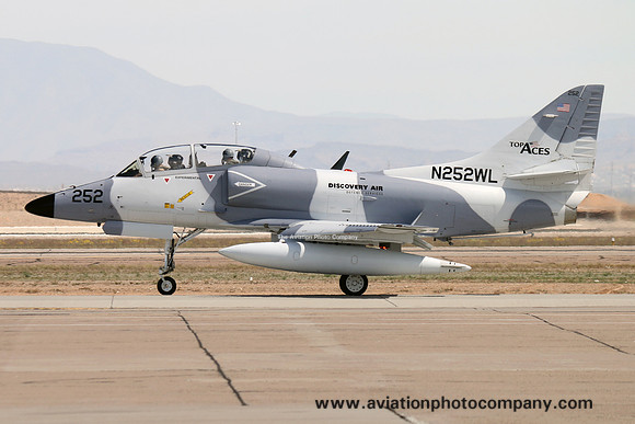 Discovery Air Douglas TA-4J Skyhawk N252WL (2015)