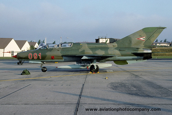 Hungarian Air Force Mikoyan MiG-21UM 091 (1991)