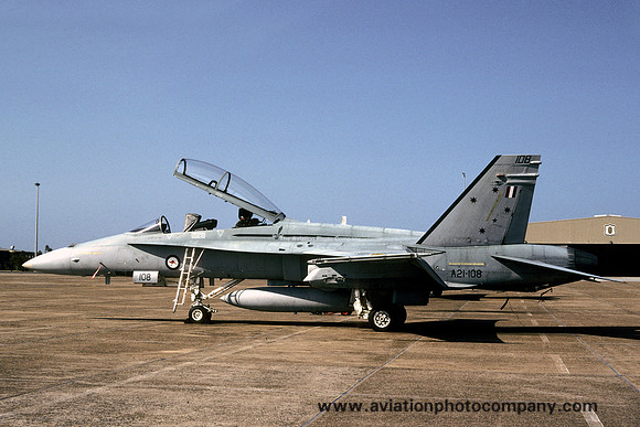 RAAF 2 OCU McDonnell Douglas F/A-18B Hornet A21-108 (1988)