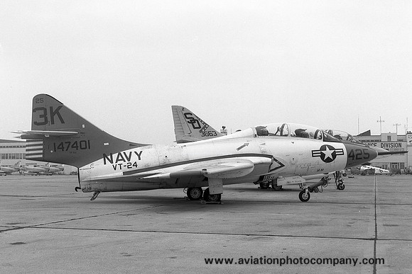 US Navy VT-24 Grumman TF-9J Cougar 147401/3K-425