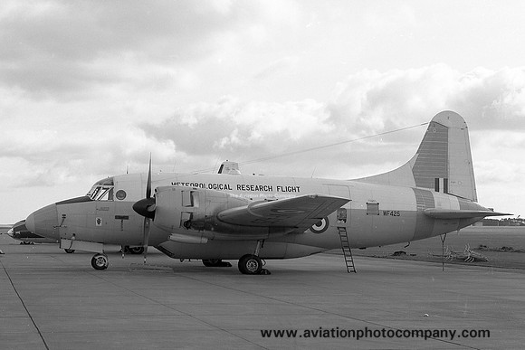 RAF Meteorological Research Flight Vickers Varsity T.1 WF425 (1971)