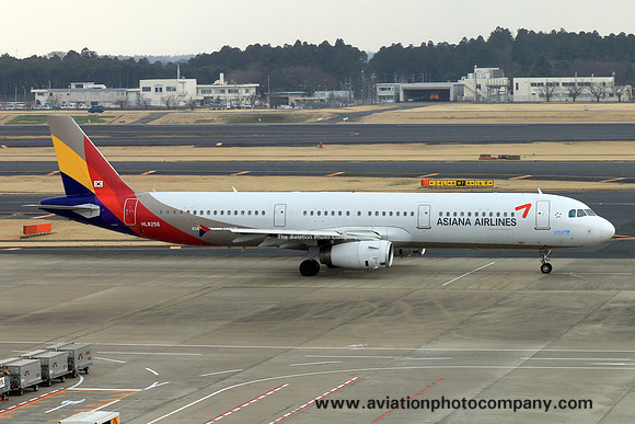 Asiana Airlines Airbus A321-200 HL8256 (2015)
