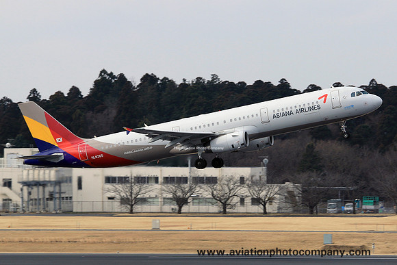 Asiana Airlines Airbus A321-200 HL8265 (2015)