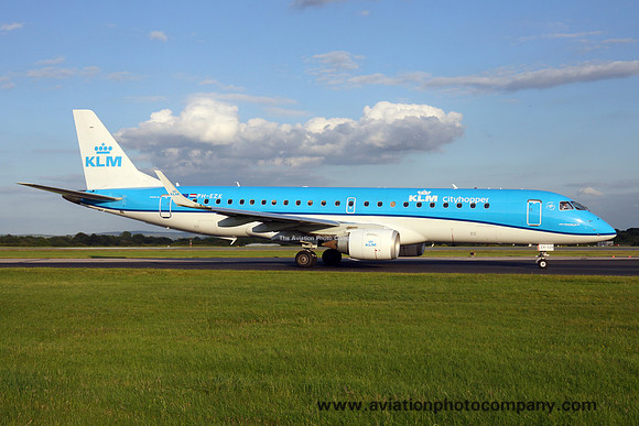 KLM Cityhopper Embraer ERJ-190 PH-EZK at Manchester (2017)
