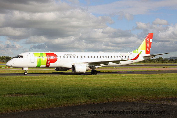 TAP Express Embraer ERJ-195 CS-TTY at Manchester IAP (2017)