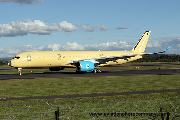Frenchblue Airbus A350-900 F-HREU at Manchester IAP (2017)