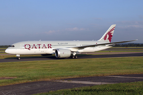 Qatar Airways Boeing 787-8 A7-BCX at Manchester IAP (2017)
