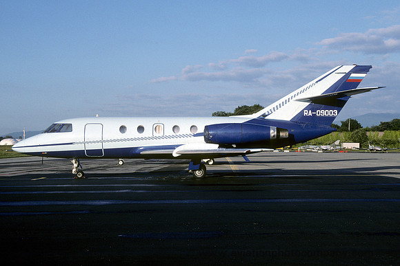 AVCOM-Gazprom Dassault Falcon 20D RA-09003 (2001)