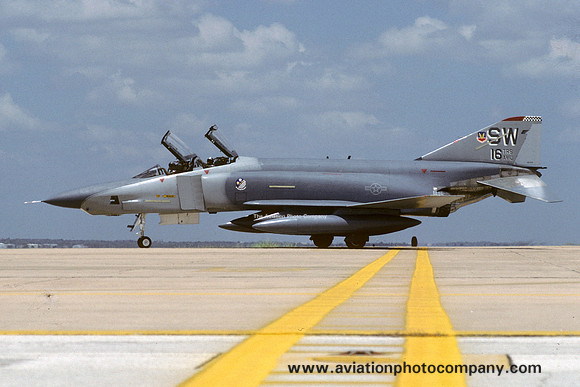 USAF 363 TFW 16 TRS McDonnell RF-4C Phantom 68-0584/SW (1988)
