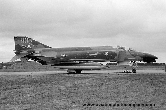 USAF 49 TFW McDonnell F-4D Phantom 66-7700/HO at RAF Lakenheath (1976)