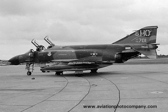 USAF 49 TFW McDonnell F-4D Phantom 66-7701/HO at RAF Lakenheath (1976)