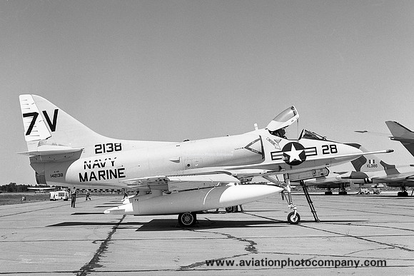 US Navy NAR Glenview Douglas A-4B Skyhawk 142138/7V-28 (1968)