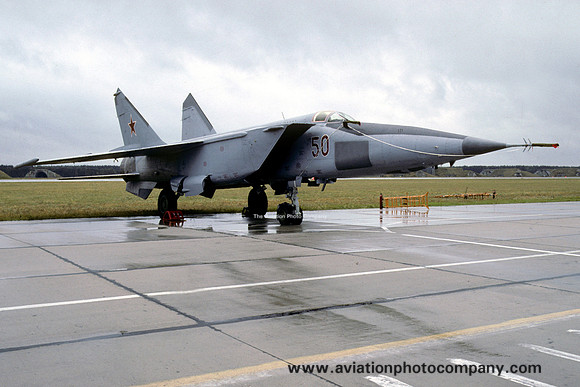 Soviet Air Force 931 VS Mikoyan MiG-25R Foxbat 50 (1991)