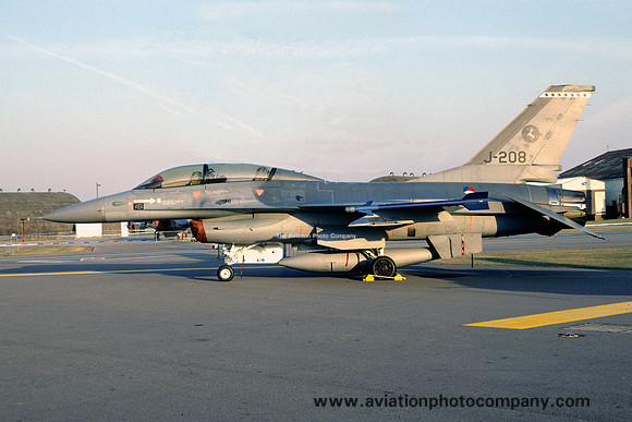 Dutch Air Force 314 Squadron GD F-16B Fighting Falcon J-208 (1991)
