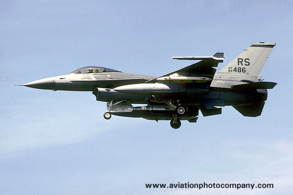 USAF 86 TFW 526 TFS GD F-16C Fighting Falcon 85-1486/RS (1988)