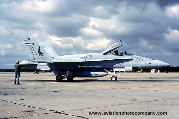 US Navy VFA-136 McDonnell Douglas F/A-18A Hornet 162871/AG-305 (1988)