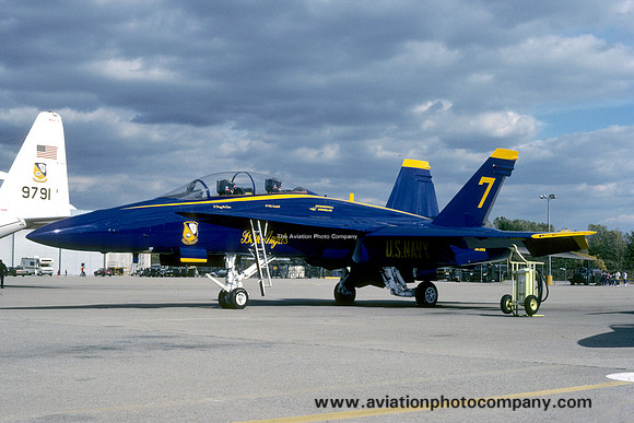 US Navy Blue Angles McDonnell Douglas F/A-18B Hornet 161355/7 (1988)