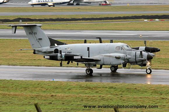US Army Beech RC-12N Guardrail 89-00269 at Prestwick (2011)