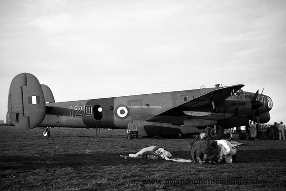 RAF 120 Squadron Avro Shackleton MR.1 WB854/H