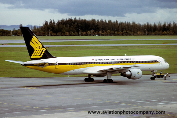 Singapore Airlines Boeing 757-200 9V-SGK (1986)