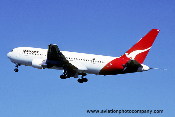 Qantas Boeing 767-200ER VH-EAM (1986)