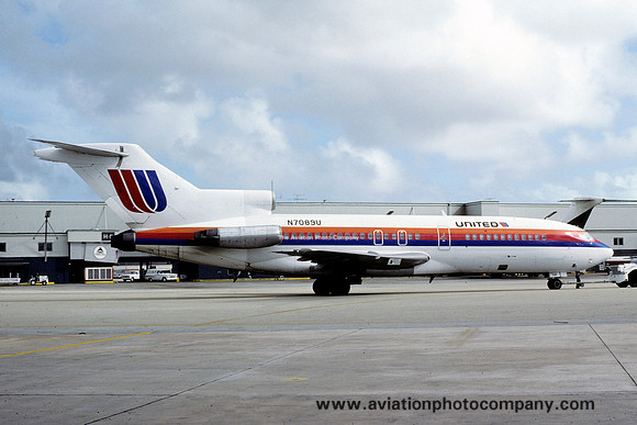United Airlines Boeing 727-22 N7089U